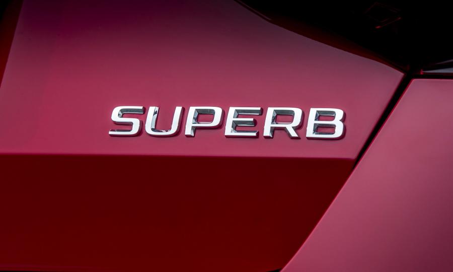Логотип Skoda Superb SportLine 2016 года  (UK) (фото 32 из 40)